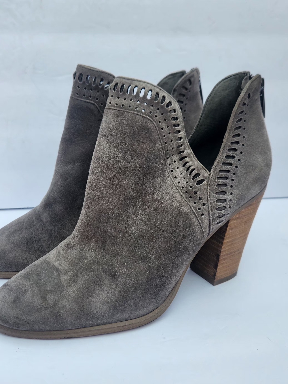 Vince Camuto Gray Suede Cutout Block Heel Ankle Boots Women's 8